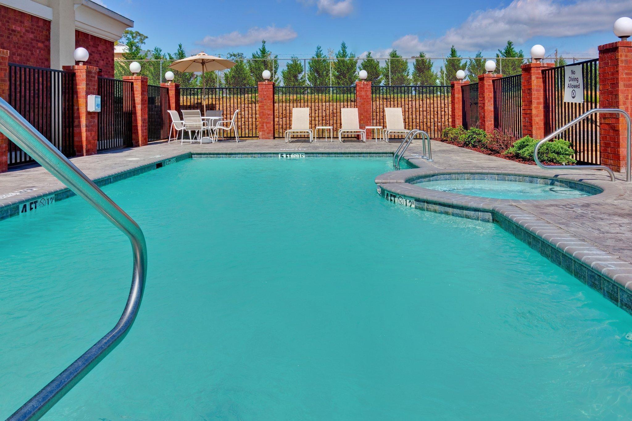 Holiday Inn Express Mccomb By Ihg Экстерьер фото