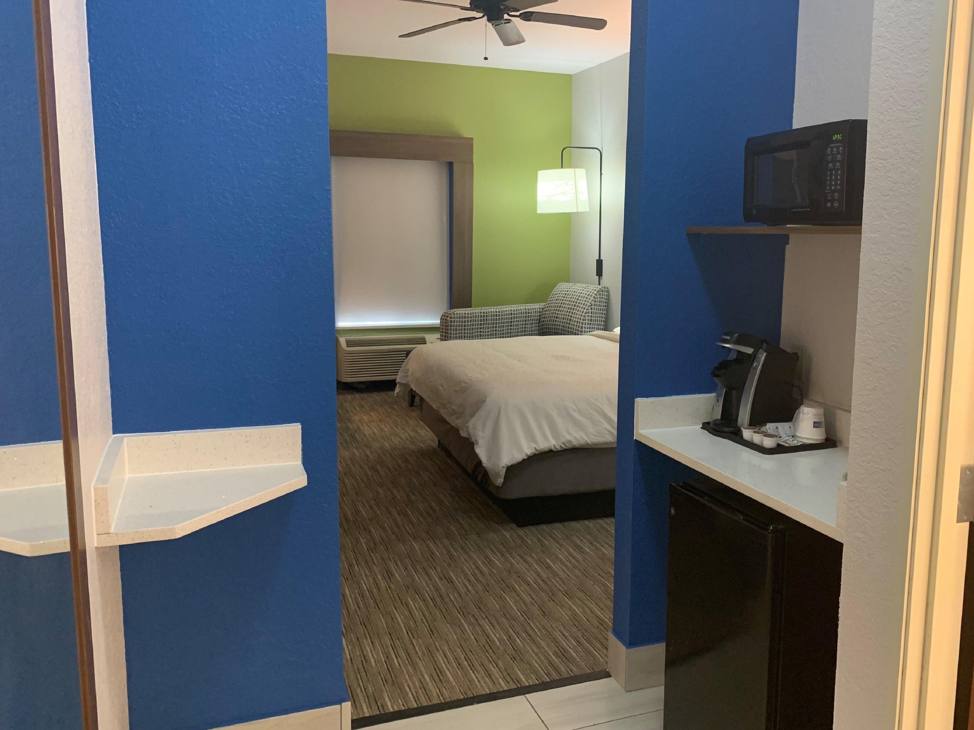 Holiday Inn Express Mccomb By Ihg Экстерьер фото