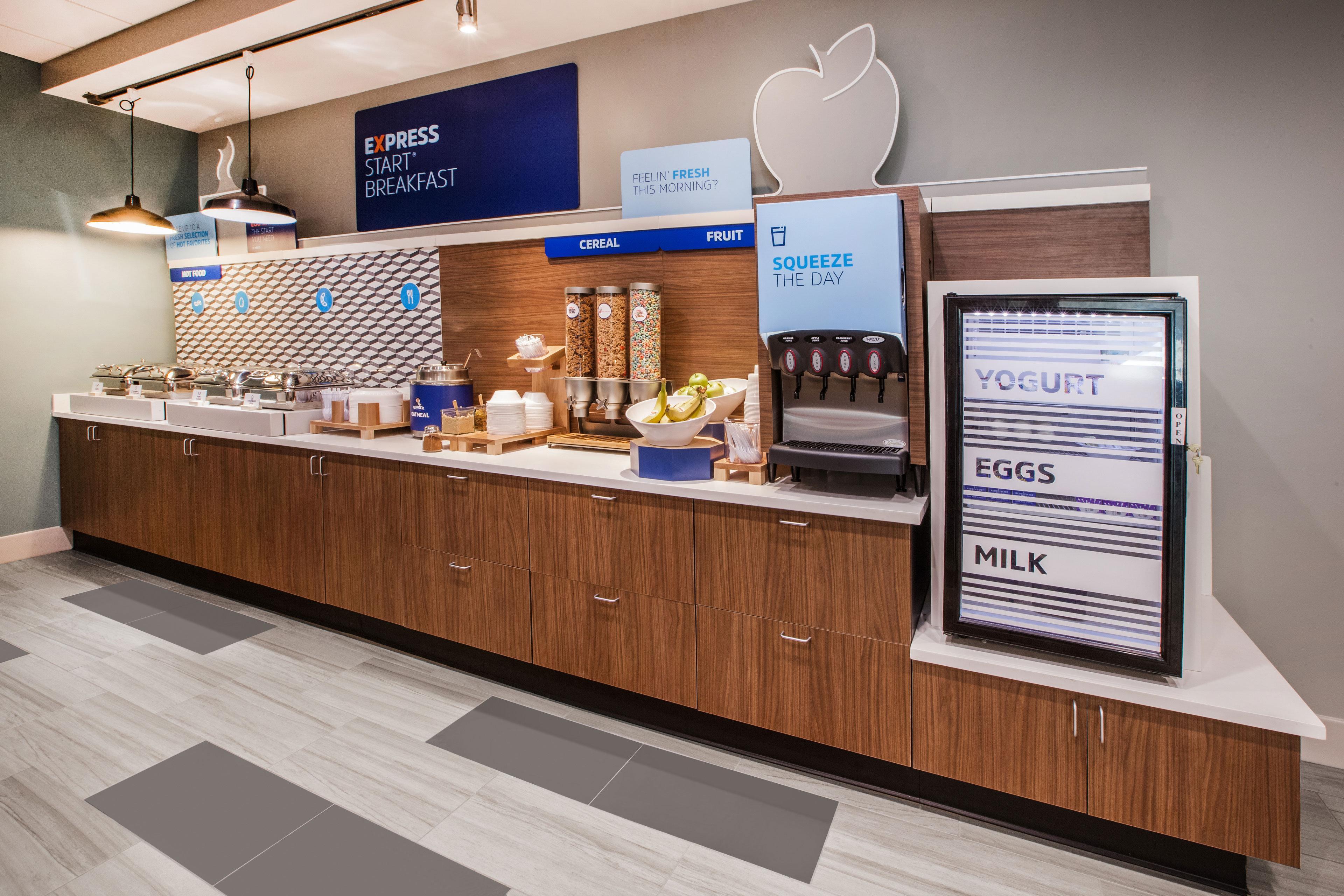 Holiday Inn Express Mccomb By Ihg Экстерьер фото