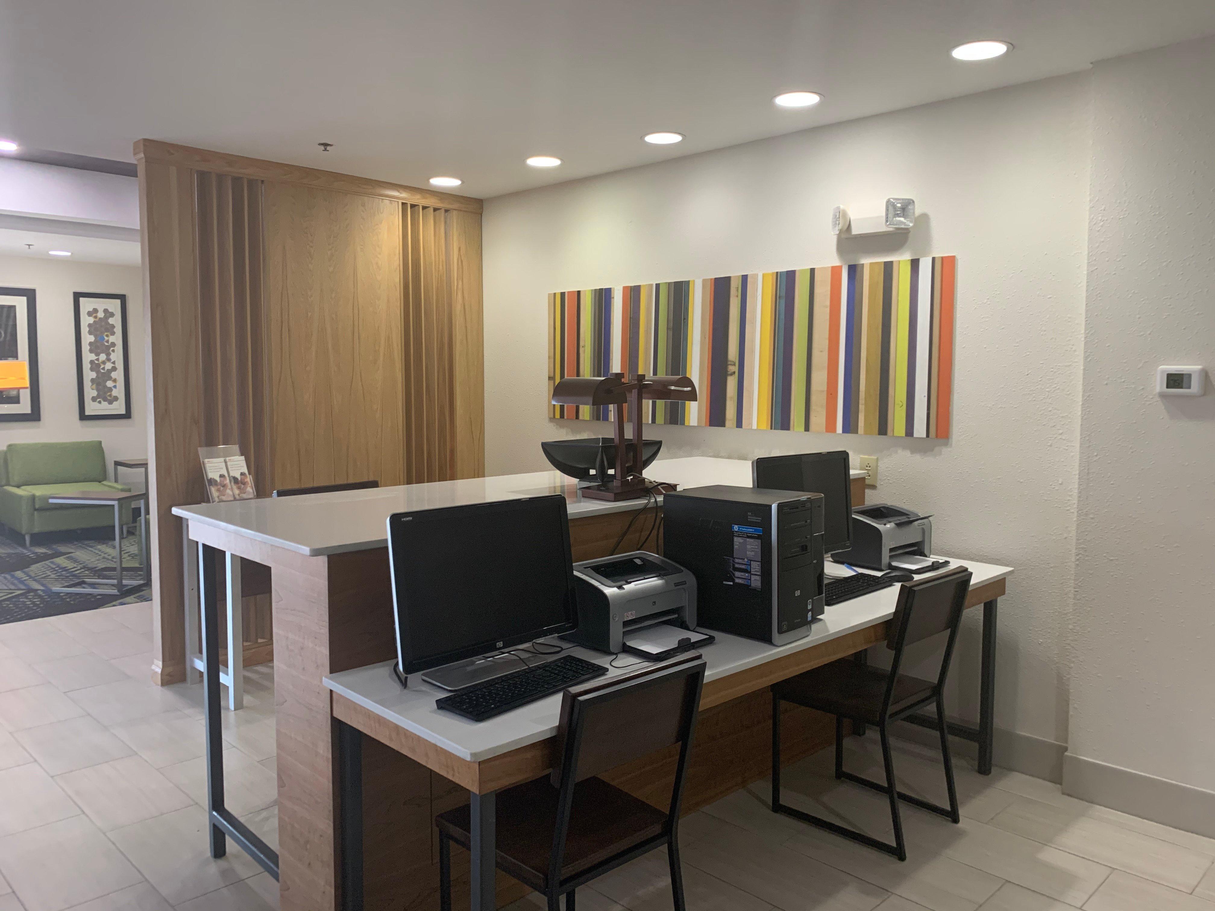 Holiday Inn Express Mccomb By Ihg Экстерьер фото