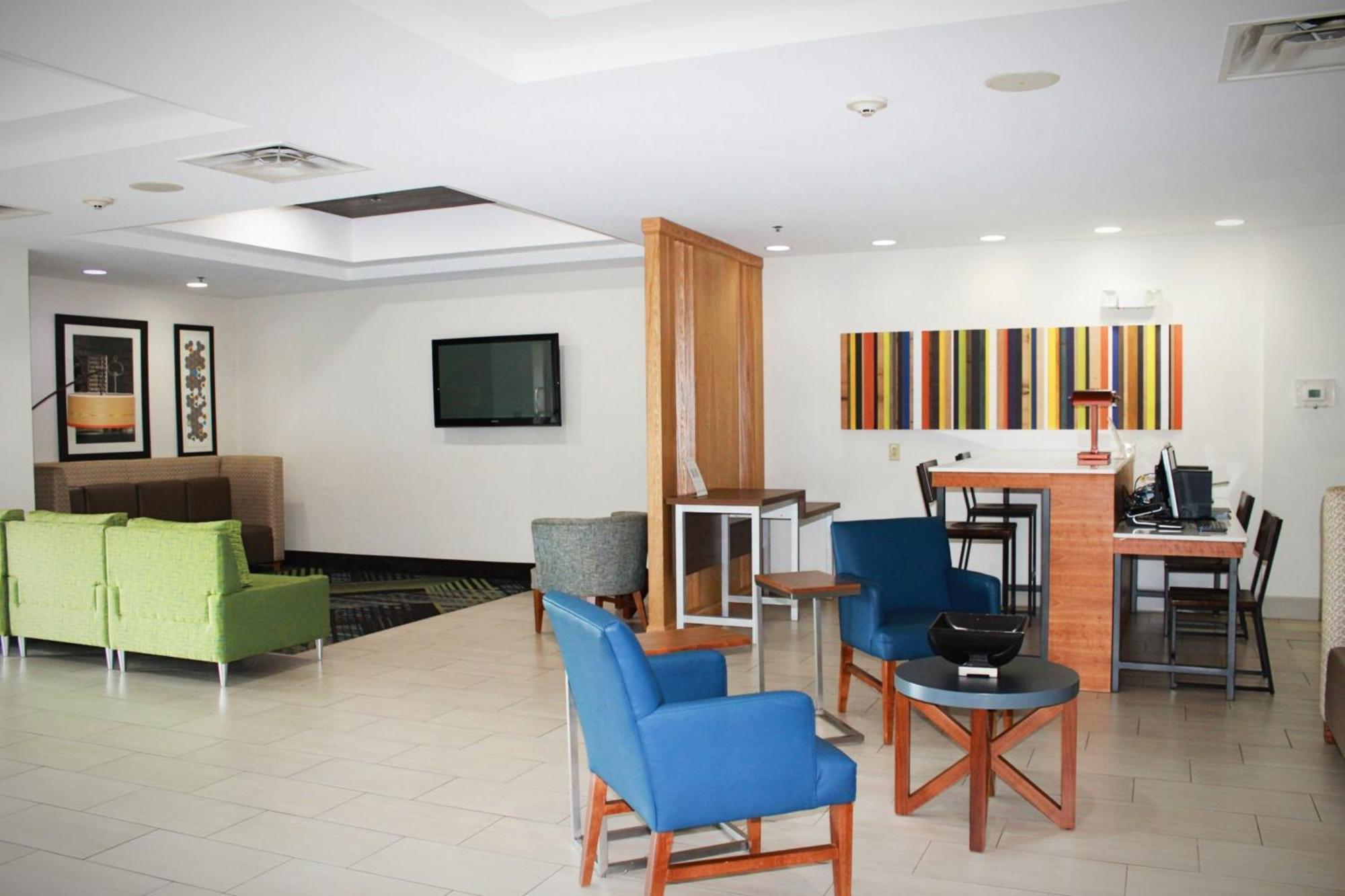 Holiday Inn Express Mccomb By Ihg Экстерьер фото
